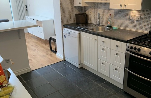 Atlantic Wharf House | Cardiff Central 3-bed Home | Parking | Garden Pool Table