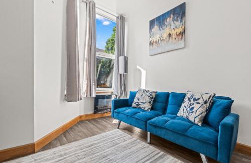 Roath Apartment | Cardiff Spa Escape - Sleeps 5