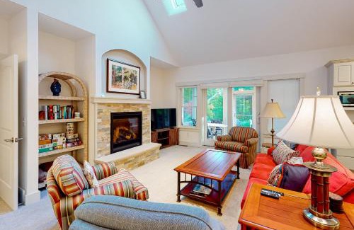 Glen Arbor House | Cardinal Corner
