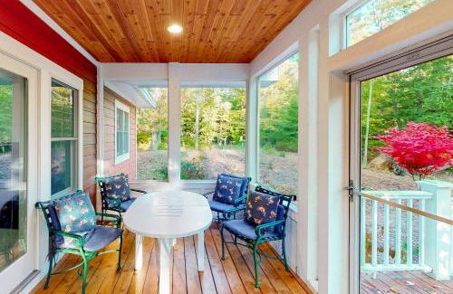 Glen Arbor House | Cardinal Corner