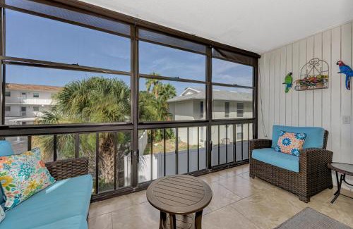 Siesta Key House | Carefree Coconut-2 bedroom condo with heated pool and close to beach