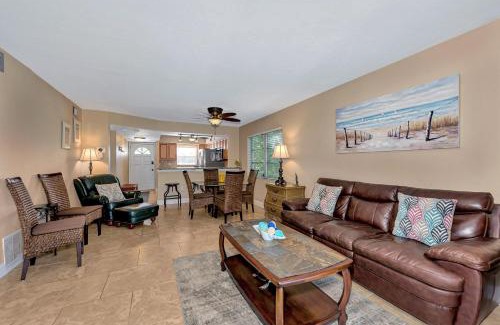 Siesta Key House | Carefree Coconut-2 bedroom condo with heated pool and close to beach