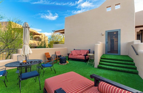 Carefree House | Carefree - Terrace Estancia SS 1B1B next door to the Boulders resort.