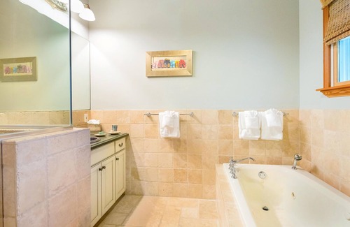Islamorada Resort | Caribbean-Style Family Home w/Full Kitchen, WiFi, Veranda, & Washer-Dryer