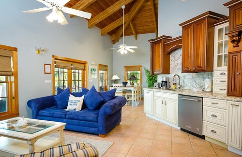 Islamorada Resort | Caribbean-Style Family Home w/Kitchen, WiFi, Outdoor Veranda, & Washer-Dryer