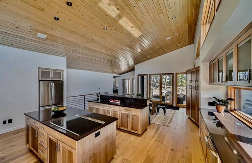 Nederland House | Caribou Ridge with Hot Tub! Pet Friendly + James Peak Views -Sleeps 10