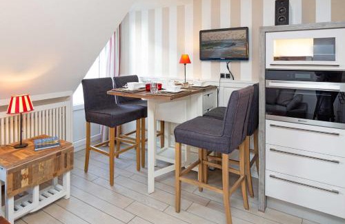 List House | Carlotta s Beachroom
