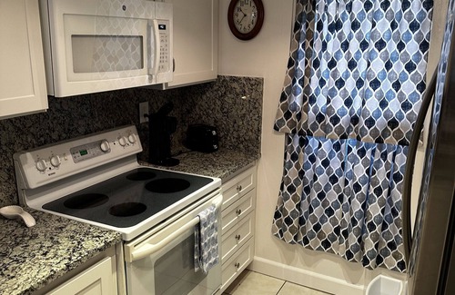 Carlsbad Condo | Carlsbad Hideaway. Pool, Spa, BBQ. Walking to restaurants/shops