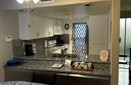 Carlsbad Condo | Carlsbad Hideaway. Pool, Spa, BBQ. Walking to restaurants/shops