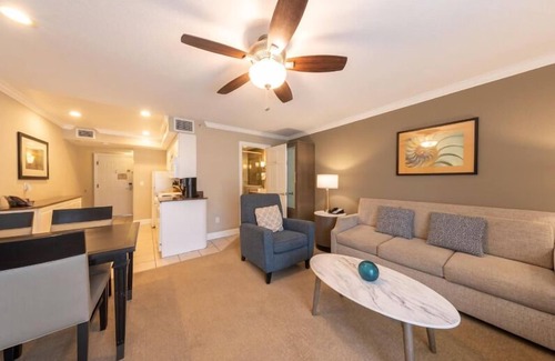 Carlsbad Village Hotel | Carlsbad Sunset Retreat! Free Parking, Outdoor Swimming Pool!