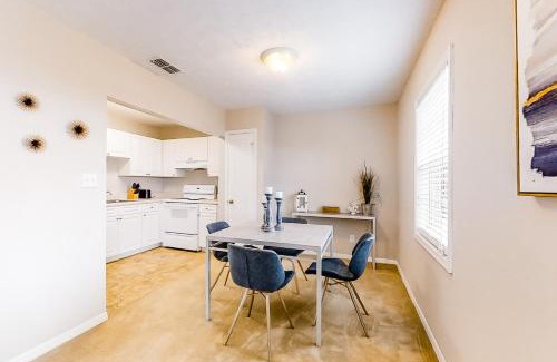 River Pointe Apartment | Carlton Arms View B1 # A