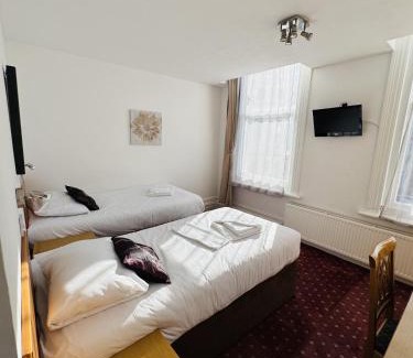 Eastbourne Seafront Hotel | Carlton Court Hotel Eastbourne