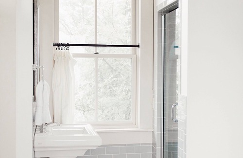 Eufaula Hotel | Carlton Landing! Meeting House- Cozy room with queen bed and walk in shower!