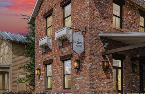 Eufaula Hotel | Carlton Landing! Meeting House- Cozy room with queen bed and walk in shower!