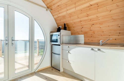 Mappleton Cottage | CARLTON MANOR POD 12, family friendly, with a garden in Aldbrough
