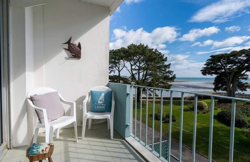 Carnac Apartment | Carnac - 3-room apartment + sleeping area, 78m², direct beach access, pets allowed, covered parking