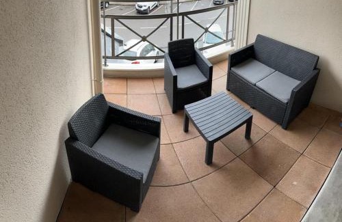 Chevigny-Saint-Sauveur Apartment | Carol California