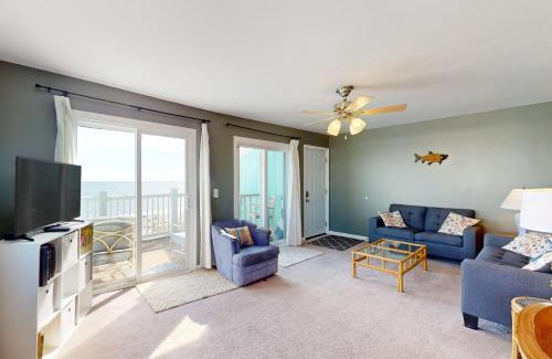 North Carolina Coast Apartment | Carolina Beachfront Beauty