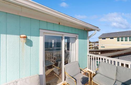 North Carolina Coast Apartment | Carolina Beachfront Beauty