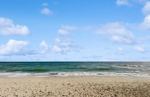 North Carolina Coast Apartment | Carolina Beachfront Beauty