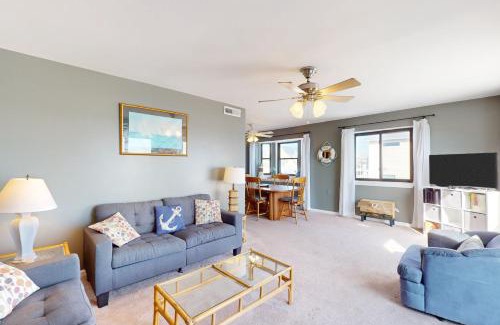 North Carolina Coast Apartment | Carolina Beachfront Beauty