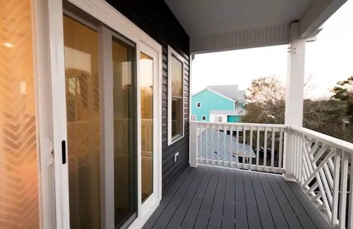 Wilmington Beach Villa | Carolina Casita, short walk to tiki bar and beach