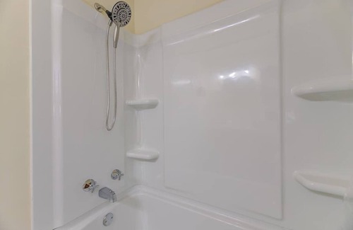 Rosewood Apartment | ☀Carolina Crash Pad | Upstairs ☀ Pet Friendly!
