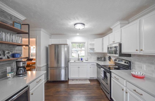 Olivia House | Carolina Lakes Family Home w/Pool, Kayaks & Dock!