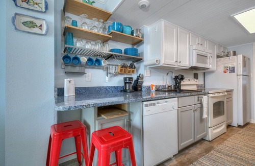 Myrtle Beach Condo | Carolina Winds 1007 - 1 Bedroom Condo - Oceanview Unit - Pools, Hot Tub, Lazy River, Kiddie Pool, Game Room, & Restaurant