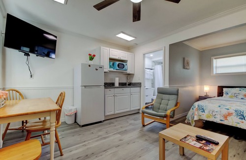 Sunset Reef Hotel | CAROUSEL SUITES STUDIO #1 VACATION JUST STEPS FROM THE BEACH - NEWLY RENOVATED