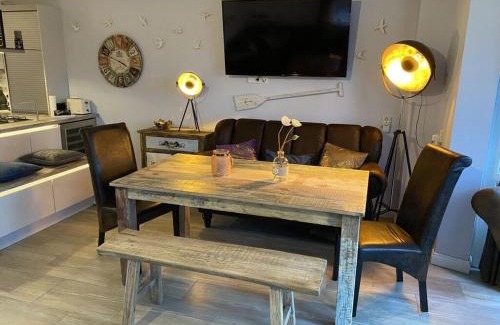 Medemblik House | Carpe Diem with jetty and boat