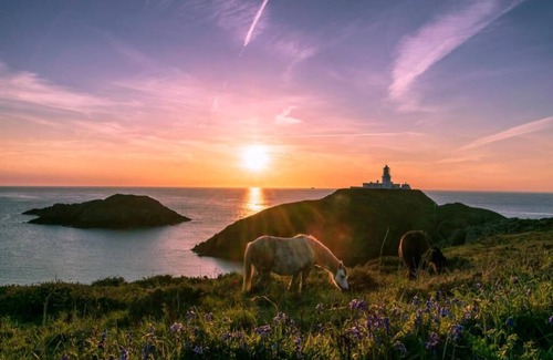 Croesgoch House | Carreg Yr Onnen - Entire House within Pembrokeshire National Park (Dog Friendly)