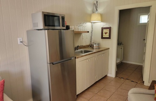 Comfort Apartment | Carriage House - Historical District One Block off High Street