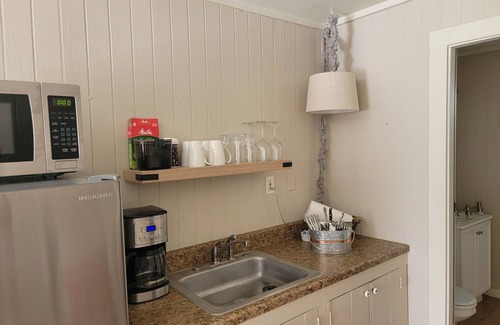 Comfort Apartment | Carriage House - Historical District One Block off High Street