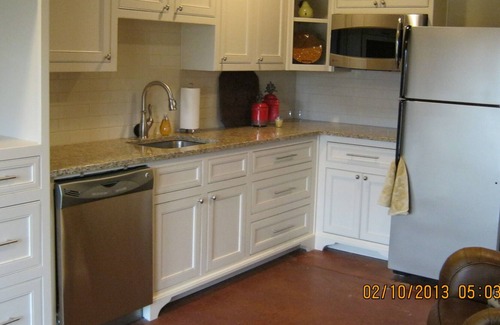 Waco Cottage | Carriage House near Baylor & Magnolia Silos.