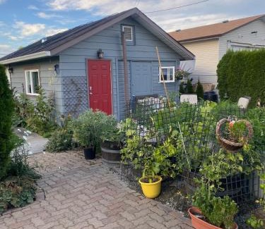 Rutland House | Carriage house with hot tub close to Ski Hill and Wineries