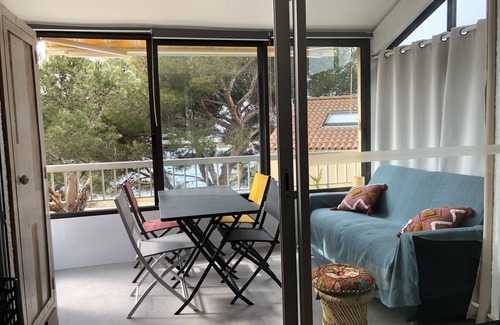 Martigues Apartment | Carro duplex with feet in the water and head in the pines