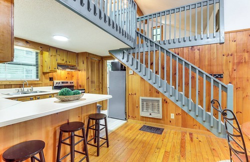 Rivers Edge Cabin | Cartecay River Retreat w/Yard & Screened Porch!