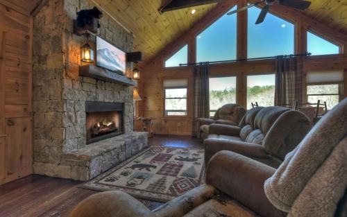 Blue Ridge Villa | Carters Cozy Cabin - Relax or Roam 13 Acres