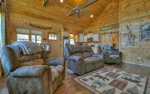 Blue Ridge Villa | Carters Cozy Cabin - Relax or Roam 13 Acres