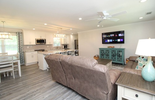Cartersville House | Cartersville Classy Stepless Ranch 4 Bed/3 Baths fast WIFI & cable/streaming