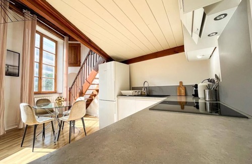 Croix Rousse Apartment | Cartier Suite