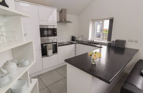Llanbedrgoch Cottage | CARTREFLE FACH, luxury holiday cottage, with open fire in Pentraeth