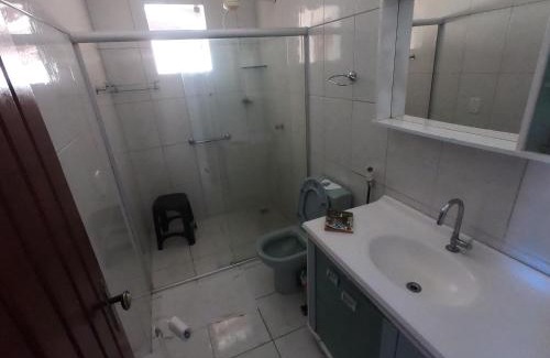 Taperapua Beach House | Casa 300m², dois andares, 4 suites a 150m da praia