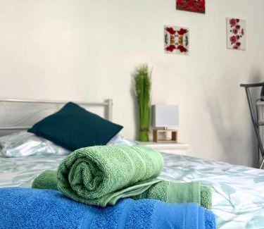 Brive-la-Gaillarde Apartment | Casa 4 Saisons - Studio à thème - PiscineJardin - Proche centre-ville