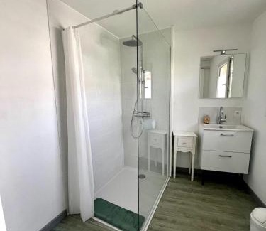 Brive-la-Gaillarde Apartment | Casa 4 Saisons - Studio à thème - PiscineJardin - Proche centre-ville