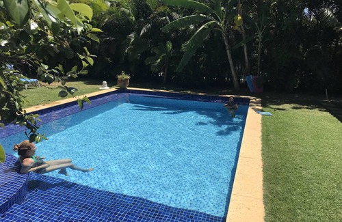 Itacimirim House | Casa 5 Suítes, Piscina, Wifi, em Cond Fechado, Arborizado, 700m Perto da Praia