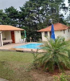 Miguel Pereira Cabin | casa aconchegante na montanha