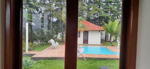 Miguel Pereira Cabin | casa aconchegante na montanha