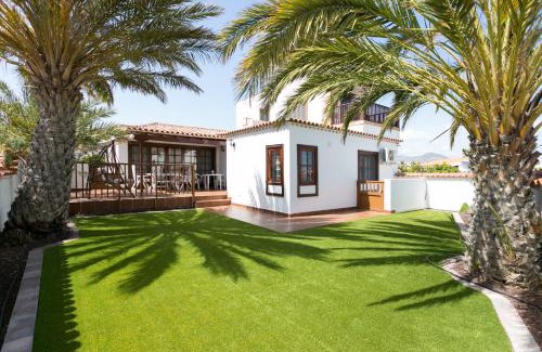 Complejo turistico Amarilla Golf Villa | CASA ALI unique family holiday home with pool